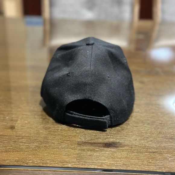 Black Cap - Picture 3 of 5